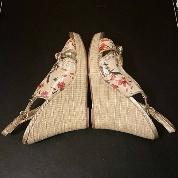 Spring Wedges, size 36 (5.5) - Picture 3 of 13